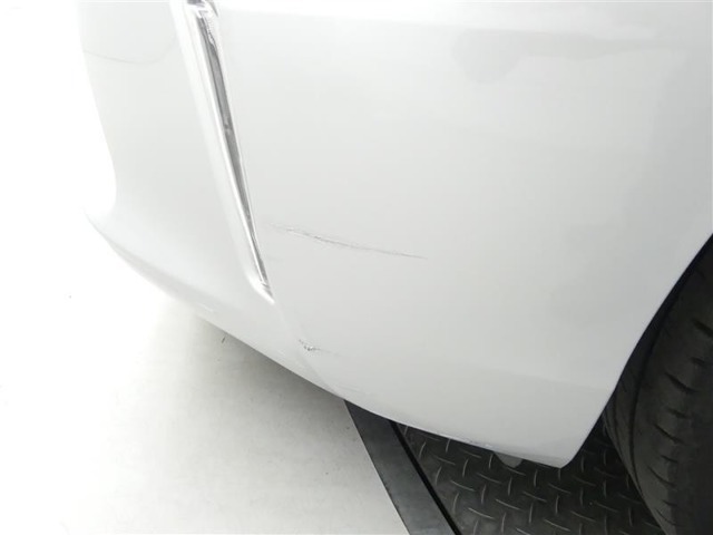 アウトレット車。ご購入につきましては現車確認頂いてから販売となります。傷凹みあります。