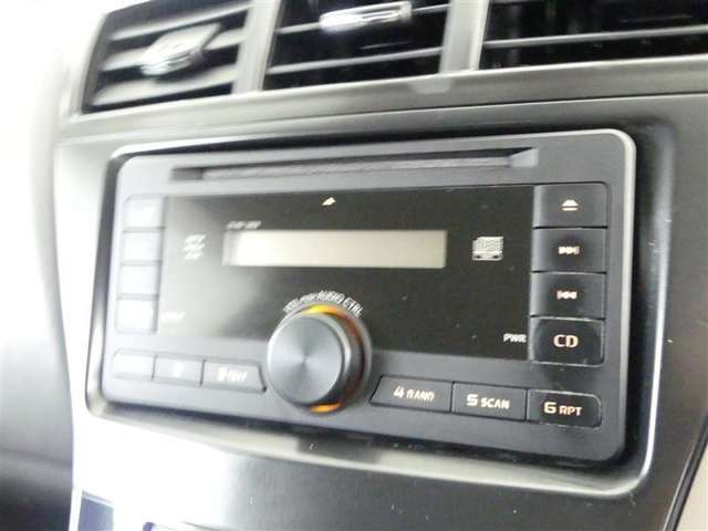 CD付きです。当たり前の装備ですが、無くちゃ困りますよね。いい音かけて、快適空間を演出してください。