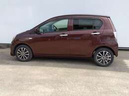 遠方の方（軽自動車）（東海3県以外）はご自分で店舗まで車を取りに来ていただける場合はかかりませんので車両総額プラス1万円（車はナンバー付）になります。下取り車も可能です