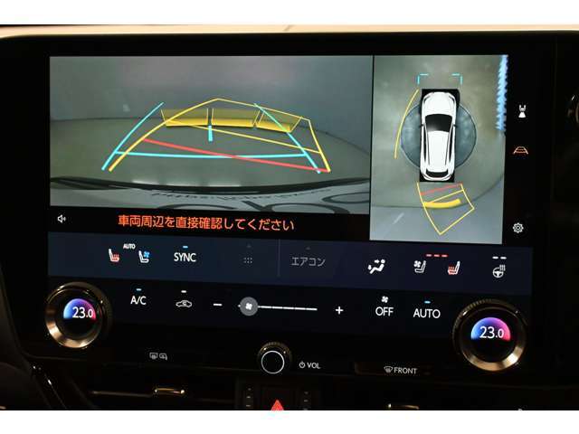 パノラミックビューモニター付。クルマを上から見下ろした映像をナビ画面に映すことで、周囲の状況をお知らせし、安全確認をサポートします。