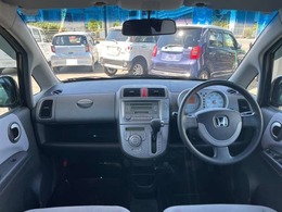 すっきりシンプルなインパネ周りです♪