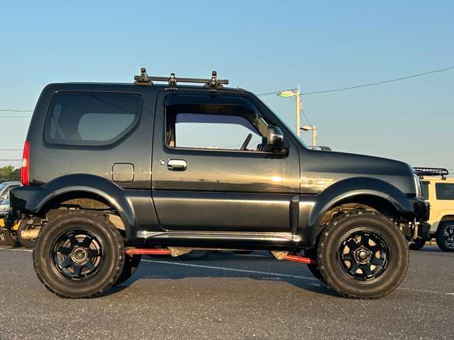 ジムニー専門店として培ったノウハウを出来る限りご納車するお車に注ぎます。ご納車までに整備終了後に走行チェックをさせて頂く場合がありますので、走行距離が延びる事が御座いますので、ご了承下さいませ。
