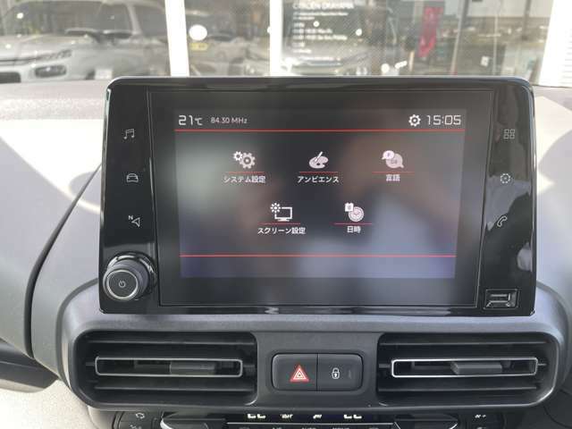 Apple　CarPlay/Android　Autoにも対応する8インチのタッチスクリーンが付いています　車両設定はこの画面で行います