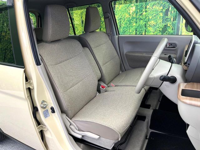 運転席シート廻りは使用感も少なく、良好な状態となっています。丁寧に使われていたことがよくわかりますね。