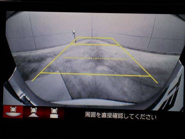 目視では確認しづらい車両後方を表示するカラーバックモニターが装備されています。スムーズな車庫入れや縦列駐車をサポートします。