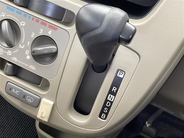 【シフトレバー】『シフトレバー』の画像になります。写真の内容に関してご不明点、ご質問等がございましたらお気軽にガリバー店舗までお問い合わせください。