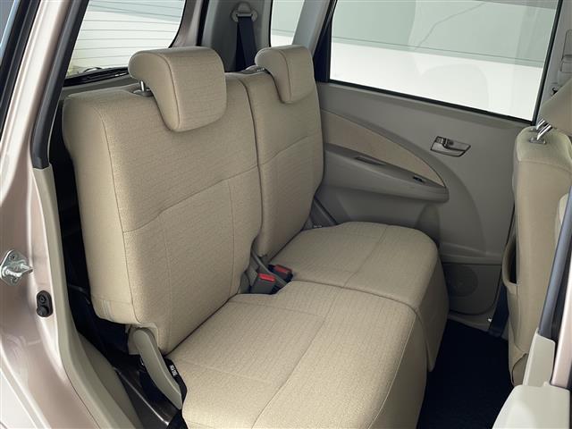 【後部座席】『後部座席周辺』の画像になります。写真の内容に関してご不明点、ご質問等がございましたらお気軽にガリバー店舗までお問い合わせください。