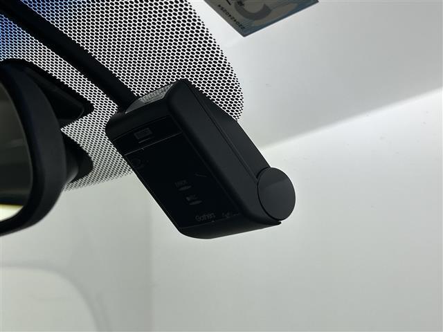 【バックミラー】大きくて見やすいので、後方を見るときも安心です！