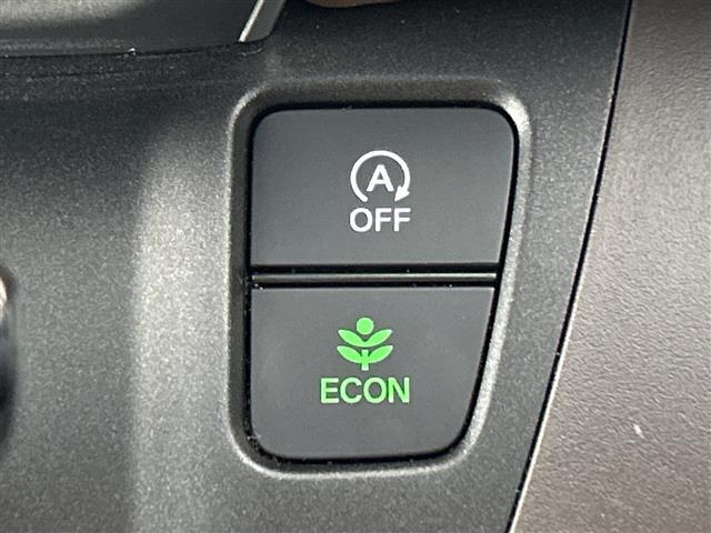 【衝突軽減ブレーキ】衝突するおそれが高い場合、音と光で注意して強いブレーキングを行い、衝突回避・被害軽減を支援します。機能には限界があるためご注意ください。