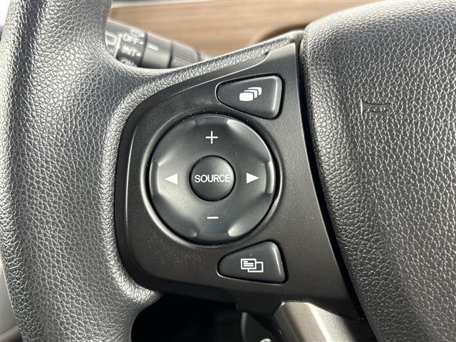 【衝突軽減ブレーキ】衝突するおそれが高い場合、音と光で注意して強いブレーキングを行い、衝突回避・被害軽減を支援します。機能には限界があるためご注意ください。