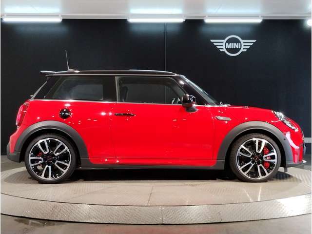 ご納車後も全国約200拠店のMINI正規ディーラーサービス工場にて保証対応いたします。お近くのMINI正規ディーラーをご案内の上、アフターメンテナンスをお受け頂けますので、安心してお乗りいただけます！！