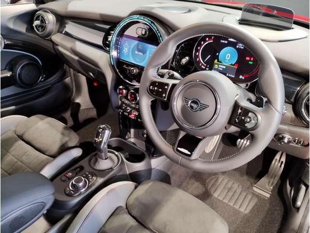 こちらの認定中古車は整備・保証付きでございます。納車前整備費用はお見積書内に別途追加計上する事はございません。認定中古車整備・保証付きのお支払総額でお見積りご確認の上、他店とお比べください！！
