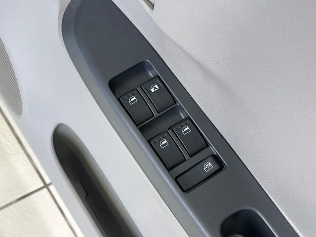 【全席パワーウィンドウ】スイッチ一つで窓を開閉できるパワーウィンドウを全席に搭載！空気の入れ替えが簡単にできます♪