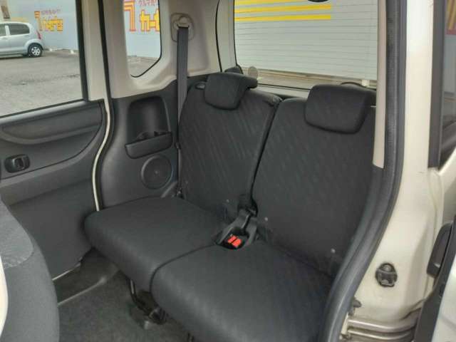 後席も広々としています！