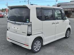 後席プライバシーガラス装備！