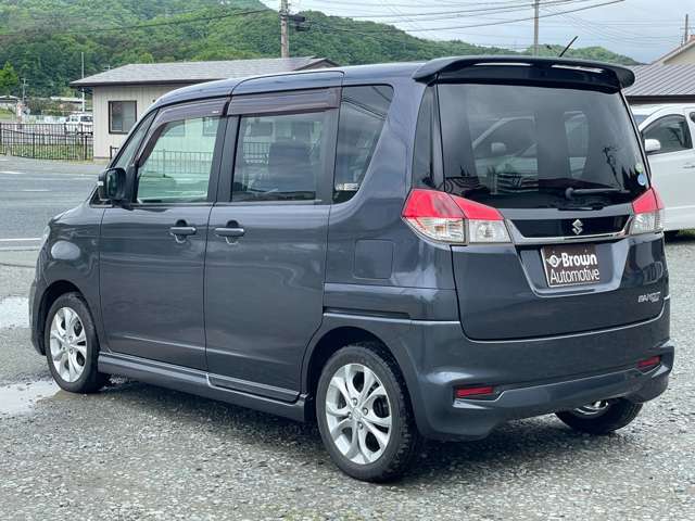 当社では全車ルームクリーニングを施工しご納車。室内だけでなく、エンジンルーム、ドアヒンジ等、隅々まで綺麗に仕上げております！気持ちのいいご納車をお届け致します！