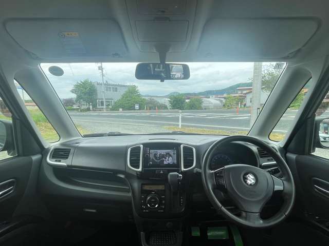 車内も広々としており、落ち着いた配色のインテリアで上質な空間となっております☆