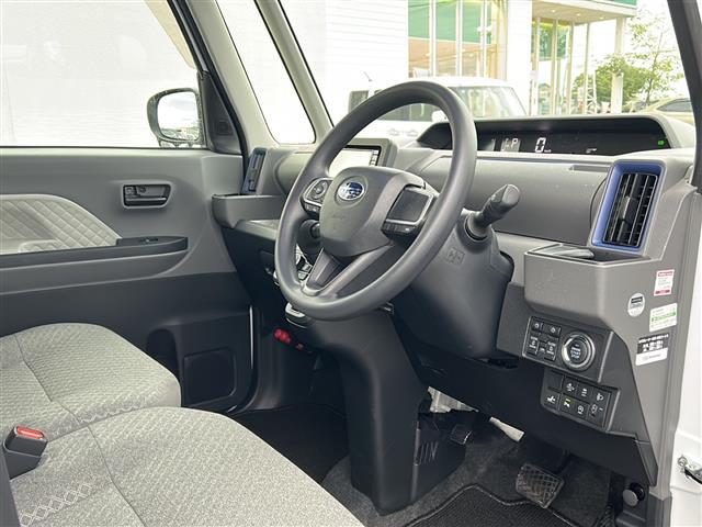 運転席の画像です。店舗にて現車の確認もいただけますので、お電話で在庫のご確認の上是非ご来店くださいませ！！！