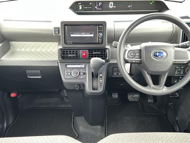 インパネ周りの画像です。店舗にて現車の確認もいただけますので、お電話で在庫のご確認の上是非ご来店くださいませ！！！ワクワクするクルマ選びをご提案します！