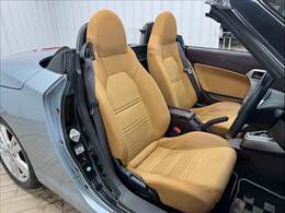 レザーシートには重宝する「シートヒーター」付き。冬場にとても大活躍！！