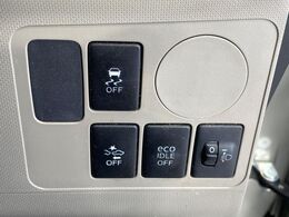 【スマートアシスト】走行中に前方の車両等を認識し、衝突しそうな時は警報とブレーキで衝突回避と被害軽減をアシスト。より安全にドライブをお楽しみいただけます。