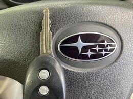 【キーレス】少し離れた場所からでもボタン一つでドアの開錠・施錠ができるのでとっても便利！ドアの鍵穴周りに傷をつけることもありません♪