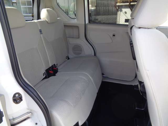 左右分割式スライドリヤシート