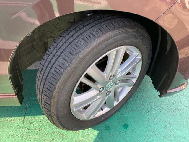 タイヤの溝は十分にあります。