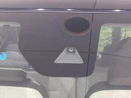 【インテリジェントエマージェンシーブレーキ】フロントカメラで前方の車両や歩行者を検知。衝突しそうな時は衝突被害軽減ブレーキが作動、衝突回避をサポート。より安全にドライブをお楽しみいただけます。