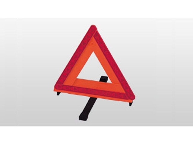 三角表示板　高速道路上での緊急停止の際は、使用の義務付けられています。