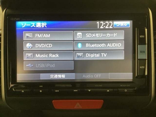 ナビゲーションはフルセグTV対応のGathers純正メモリーナビを搭載しています。Bluetoothオーディオ機能がありますので、スマートフォンなどの音楽も再生できます。