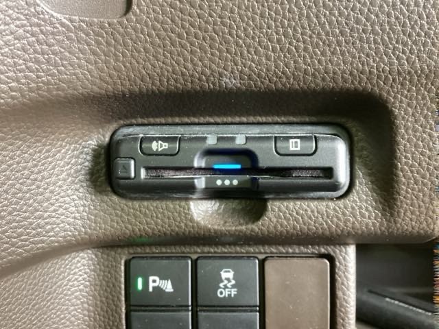 いまや快適なカーライフに欠かせないETCが付いています。