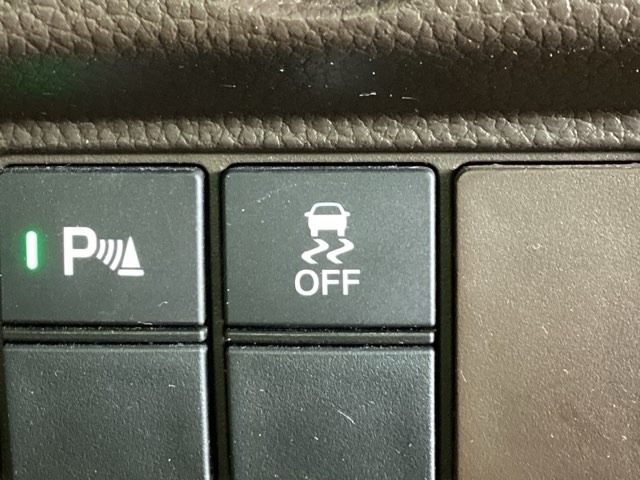 横滑り防止装置がついています。いざという時に安心ですね。