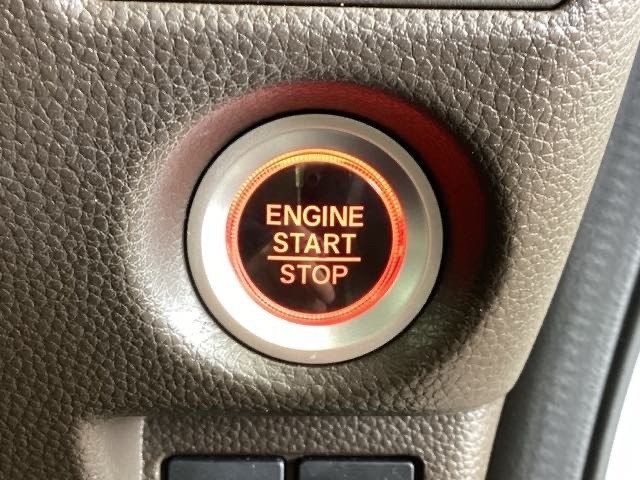 ワンプッシュでエンジンのスタート、ストップが出来て便利です。