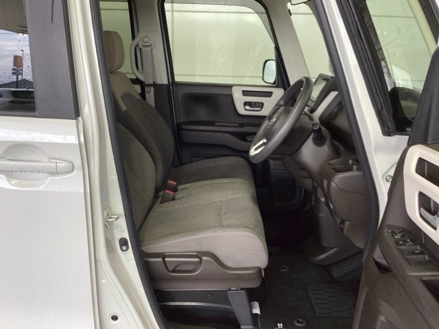 シートは厚めのクッションですのでゆったり座れますよ。