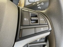 【アダプティブクルーズコントロール】高速道路での長距離走行が楽に！！自動で速度を保つクルーズコントロールが、衝突軽減システムと連携し、前方の車両を感知して車間を保つように速度調節してくれます！！