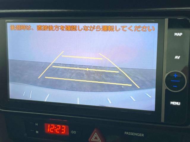 【バックカメラ】駐車時に後方がリアルタイム映像で確認できます。大型商業施設や立体駐車場での駐車時や、夜間のバック時に大活躍！運転スキルに関わらず、今や必須となった装備のひとつです！