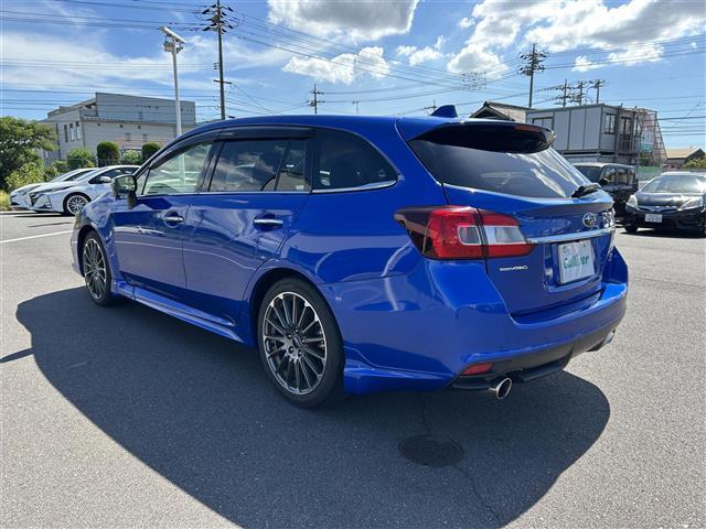 【左斜後】お車を左後ろから見るとこのような感じになります。テールランプやドアバイザー等装備品を確認できます。