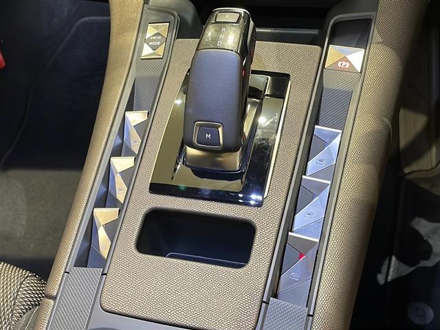LIBERALAは、輸入車選びの新たなスタイルを提案するインポート・セレクト・ブランドです。オーナー様となる方がクルマから直接感じる感性を第一にした、最良の一台との出会いをコーディネートいたします。
