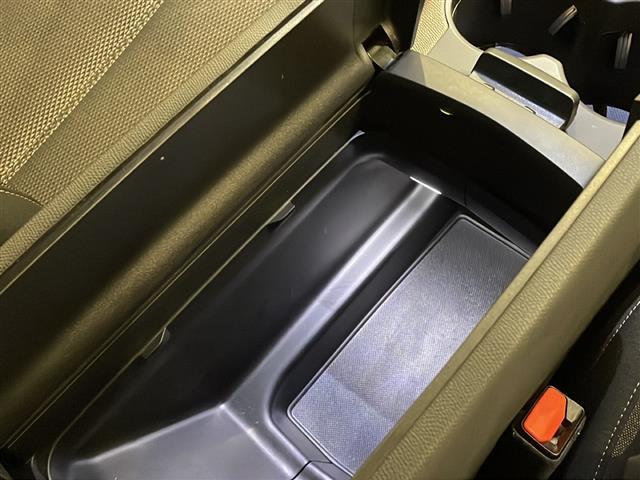 LIBERALAは、輸入車選びの新たなスタイルを提案するインポート・セレクト・ブランドです。オーナー様となる方がクルマから直接感じる感性を第一にした、最良の一台との出会いをコーディネートいたします。