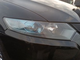 ライトは使用してますと徐々に曇ってしまいます。当店はヘッドライトを磨いてからご納車致します！ご安心ください。