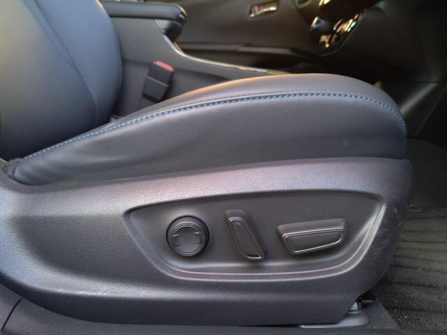 スイッチ一つで簡単にシートの微調整が可能！自分のポジションに合わせるのも簡単です！