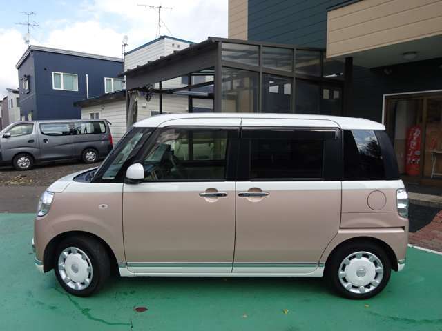 横滑り防止装置が付いていると突然の路面状況の変化や、危険回避などのために急激なステアリング操作をして自動車の車両姿勢が乱れた際、横滑りなどの車両の不安定な挙動を抑制し、走行安定性を確保してくれます！