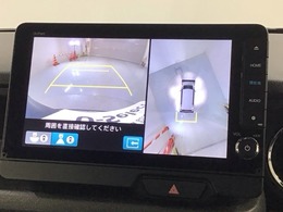 リバースギアに入れるだけで後方の表示へ切り替わります。夜間や雨の日の駐車も楽になりますよ。
