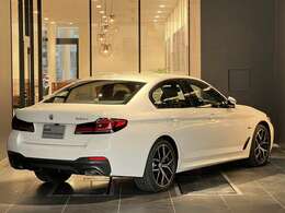 BMWメカニックの「マイスター」が数多く在籍しております。点検整備時に交換が必要な項目（BMW認定指定交換指定部品など）に関しましては、すべて新品の純正部品を使用させて頂きます。