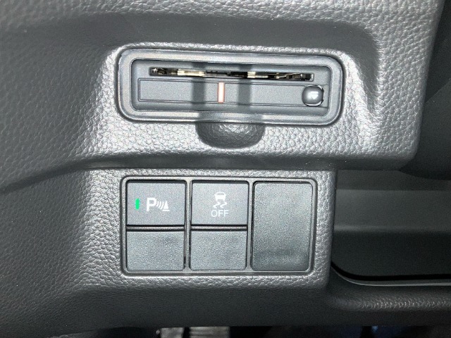 有料道路のレーン通過に便利なETC2.0車載器を装着しています。ご利用にはセットアップが必要となります。