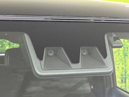 【スマートアシスト】走行中に前方の車両等を認識し、衝突しそうな時は警報とブレーキで衝突回避と被害軽減をアシスト。より安全にドライブをお楽しみいただけます。