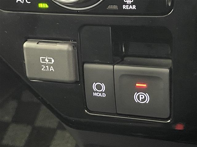 【電動パーキングブレーキ＆ブレーキホールド】　スイッチを入れると、信号待ち等で停車時、ブレーキを離しても自動でブレーキが効いた状態になり、指先の簡単操作でパーキングブレーキの作動や解除が可能です！！！