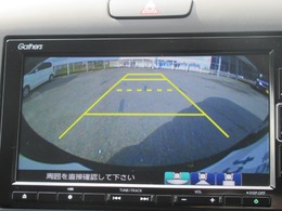 バック駐車が苦手な方や、初めてのお車で不安な方でも後方をナビ画面に映してくれるので、ラクラク停められます。