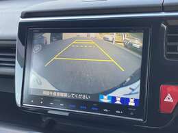 運転が不慣れな方でも大丈夫！バックモニターを装備しておりますので、車両後方の映像が映し出されバックミラーでは見えない障害物なども、正確に視認できます。